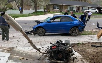 Ο οδηγός και ο κινητήρας ενός Subaru WRX εκτοξεύτηκαν μετά από σύγκρουση