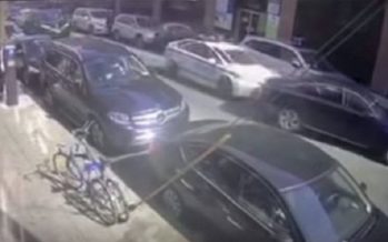 Περιπολικό άρχισε να χτυπά ανεξέλεγκτα ένα Honda Accord (video)