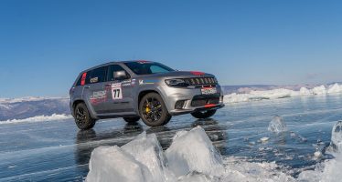 Ρεκόρ ταχύτητας πάνω στον πάγο από το Jeep Grand Cherokee (video)