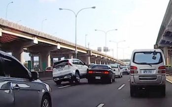 Ντελαπάρισε Honda CR-V ακουμπώντας ένα Dodge Challenger (video)
