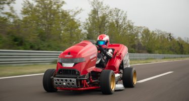 Ρεκόρ Γκίνες για την ταχύτερη μηχανή γκαζόν της Honda (video)