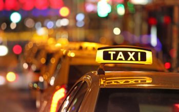 Δείτε πως οδηγός ταξί εξαπατούσε τους πελάτες (video)