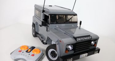 Τηλεκατευθυνόμενη μινιατούρα Lego του Land Rover Defender (video)