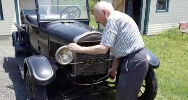 Οδηγεί 70 χρόνια αυτό το Ford Model T