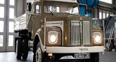 Φορτηγό Scania 48 ετών έγινε σαν καινούργιο (video)