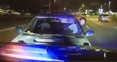 Μεθυσμένος οδηγός έπεσε πάνω σε περιπολικό (video)