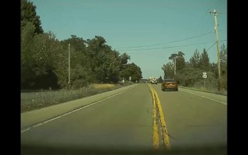 Tράκαρε ένα Tesla Model S και την κοπάνησε (video)