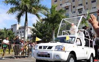 Ο Πάπας Φραγκίσκος εμφανίστηκε με Nissan Navara