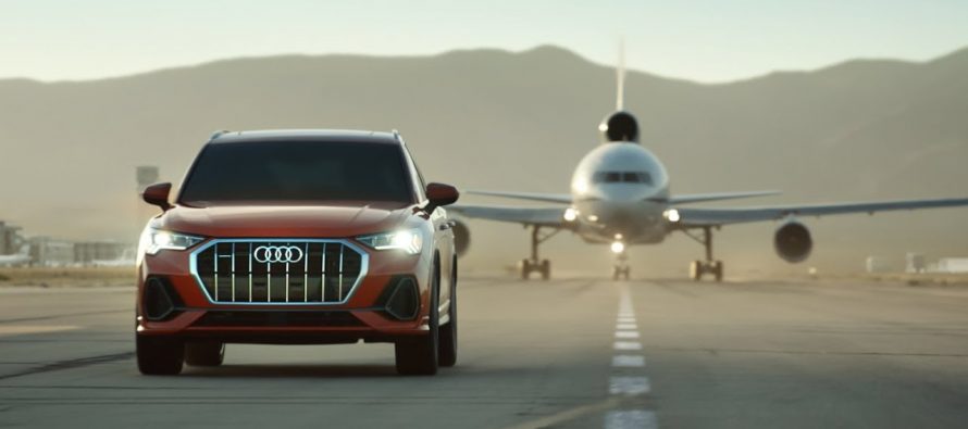 Απόδραση κρατούμενης από αεροπλάνο με τη βοήθεια του Audi Q3 (video)