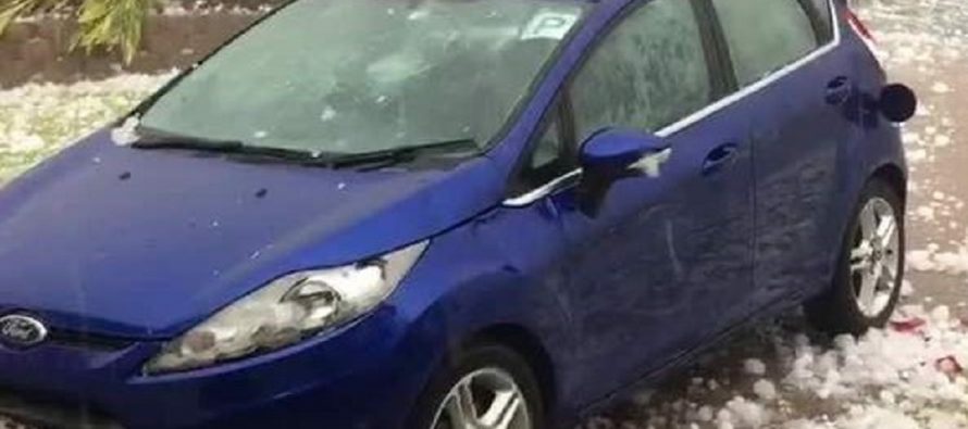 Βομβαρδίστηκε από χαλάζι αυτό το Ford Fiesta (video)