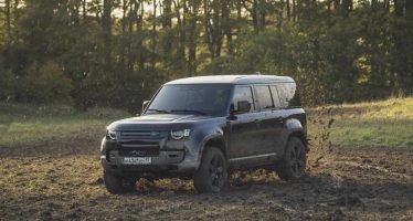 Ο Τζέιμς Μποντ θα οδηγήσει το νέο Land Rover Defender (video)