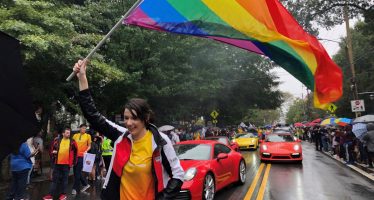 H παρέλαση των Porsche στο Pride