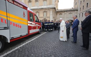 O Πάπας Φραγκίσκος ευλόγησε πυροσβεστικό όχημα