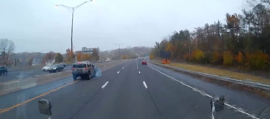 Honda Civic φρενάρει επίτηδες απότομα μπροστά από Hummer H2 (video)