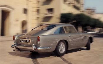Η Aston Martin DB5 του Τζέιμς Μποντ κάνει donut ενώ πυροβολεί (video)