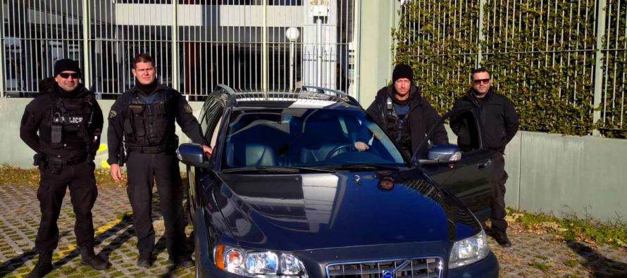 Χάρισε ένα Volvo στην Ελληνική Αστυνομία