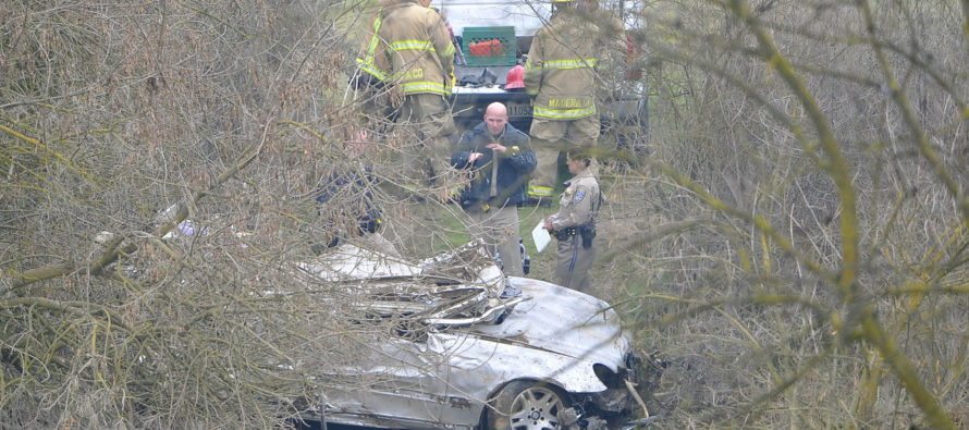 Mercedes έπεσε σε γκρεμό-νεκρός ο οδηγός (video)
