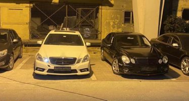 Μετέφεραν παράνομα μετανάστες στην Ελλάδα με Mercedes και Audi