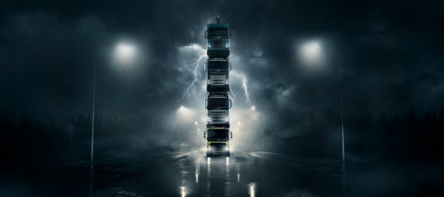 Απίστευτο και όμως η Volvo έφτιαξε πύργο με τα φορτηγά της! (videos)