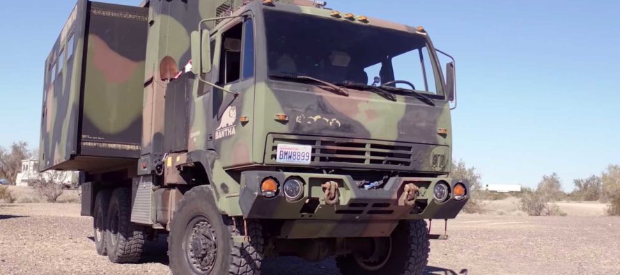 Μετέτρεψαν στρατιωτικό φορτηγό σε τροχόσπιτο (video)