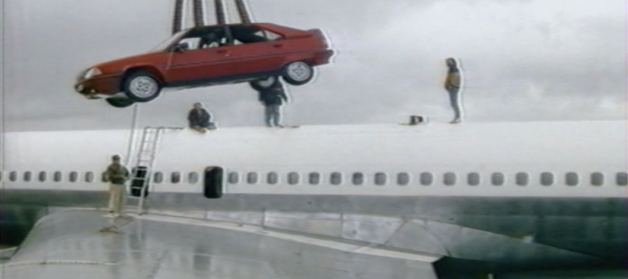 Citroen δέθηκε και απογειώθηκε πάνω σε Boeing 707! (video)