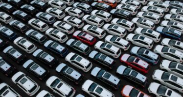 Μειωμένες κατά 80% οι πωλήσεις αυτοκινήτων στην Ελλάδα