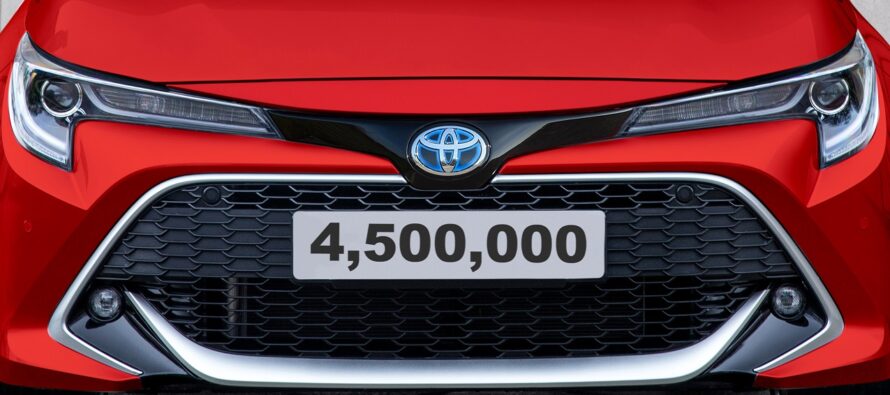 Τι σημαίνει αυτός ο αριθμός στην πινακίδα της Toyota Corolla;