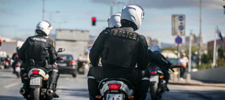 Αστυνομικοί άνοιγαν δρόμο για την άμεση μεταφορά παιδιού από το Ωνάσειο (video)
