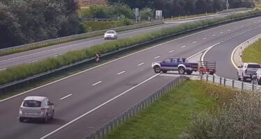 Nissan Navara μπήκε ανάποδα σε αυτοκινητόδρομο! (video)