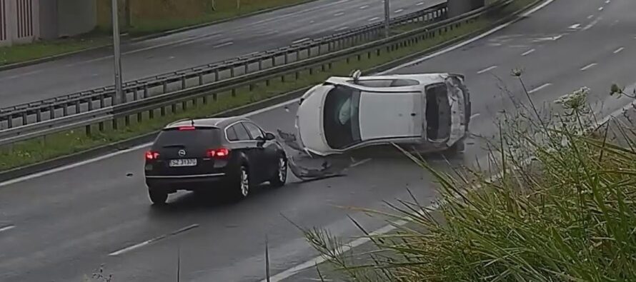 Δείτε πως έγινε σμπαράλια ένα Peugeot 207 (video)