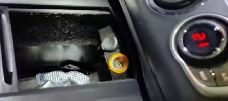 Όπλα και ναρκωτικά σε κρύπτη αυτοκινήτου που ανοίγει με ηλεκτρικό μηχανισμό! (video)
