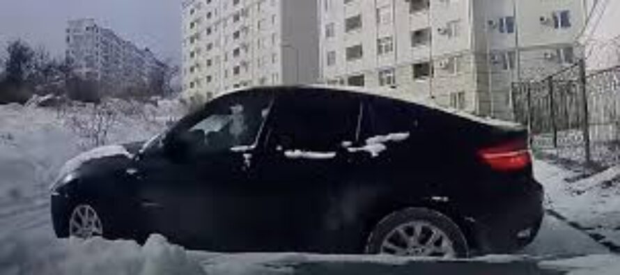 Επική αποφυγή σύγκρουσης στα χιόνια με BMW X6 (video)