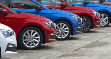 Πόσα αυτοκίνητα πουλήθηκαν στην Ελλάδα το Φεβρουάριο; Πτώση σχεδόν 15%