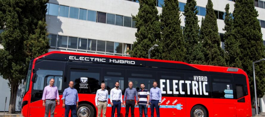 Ιδού το πρώτο υβριδικό λεωφορείο στην Ελλάδα-Σε ποια πόλη κάνει δρομολόγια;