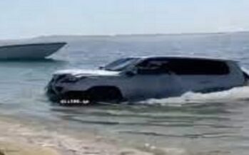 Ψάρεψαν από το βυθό της θάλασσας ένα Lexus! (video)