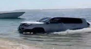 Ψάρεψαν από το βυθό της θάλασσας ένα Lexus! (video)