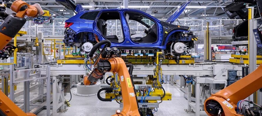 Δείτε που και πως κατασκευάζει η BMW τη νέα ηλεκτρική iX1 (video)