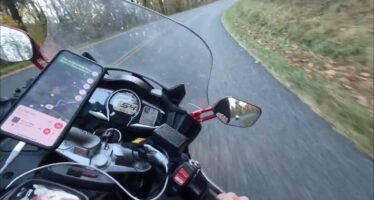 Η τρομακτική στιγμή που μοτοσυκλέτα με 87 χλμ./ώρα συγκρούεται με ελάφι! (video)