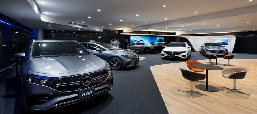 H πρώτη αντιπροσωπεία της Mercedes που πουλάει μόνο ηλεκτρικά αυτοκίνητα