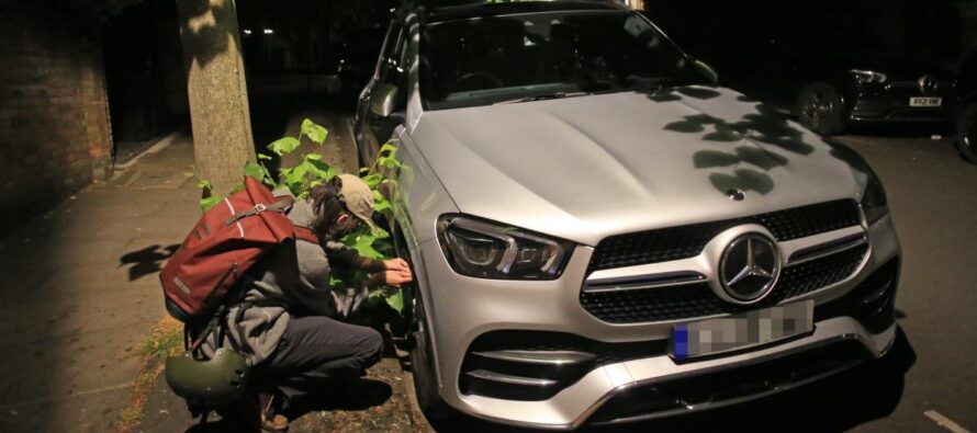 Νέα «τρέλα»! Ακτιβιστές ξεφουσκώνουν τα ελαστικά των SUV για να σώσουν το περιβάλλον