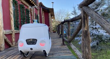 Στους δρόμους των Τρικάλων βγαίνουν τα αυτόνομα ρομπότ Yape