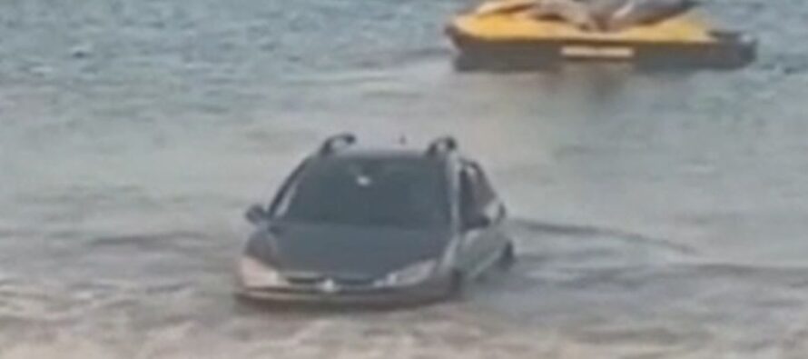 Μισοπνιγμένο βγήκε από τη θάλασσα Peugeot 206 για χάρη ενός jet ski (video)