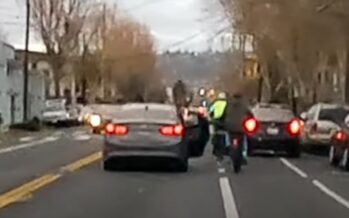 S.O.S από ποδηλάτες που δέχονται επιθέσεις! Ανοίγουν επίτηδες πόρτες αυτοκινήτων για να τους χτυπήσουν! (video)