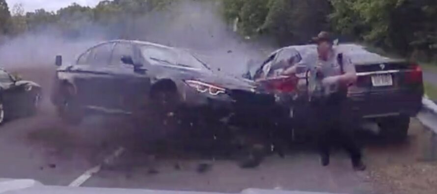 BMW M3 παραλίγο να λιώσει αστυνομικό – Τρομακτικά πλάνα από το ατύχημα (video)