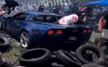 Έκανε σόου με την Corvette και έπεσε πάνω σε θεατές – Τρομακτικές σκηνές (βίντεο)