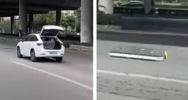Απίστευτο περιστατικό με ηλεκτρικό αυτοκίνητο – Βγήκε η μπαταρία και έπεσε στο δρόμο! (βίντεο)