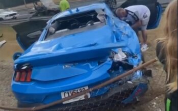 Σμπαράλιασε καινούργιο Ford Mustang GT σε κόντρα – Έχασε τον έλεγχο στην ευθεία ο οδηγός (βίντεο)