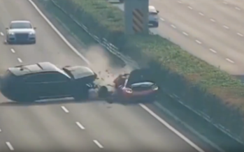 Τρομακτικό ατύχημα – Lamborghini έμεινε στην αριστερή λωρίδα και την πήρε παραμάζωμα ένα SUV (βίντεο)