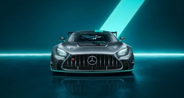 Mercedes: Τι είναι η λειτουργία “Push2Pass” που έχει η νέα αγωνιστική AMG GT2 Pro (φωτογραφίες & βίντεο)
