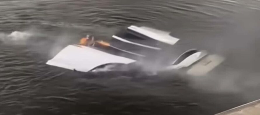 Φωτιά πήρε Tesla Model X ενώ είχε βυθιστεί στο νερό! (βίντεο)